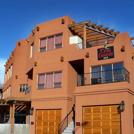 Casa Grande Inn & Suites ペンティクトン エクステリア 写真