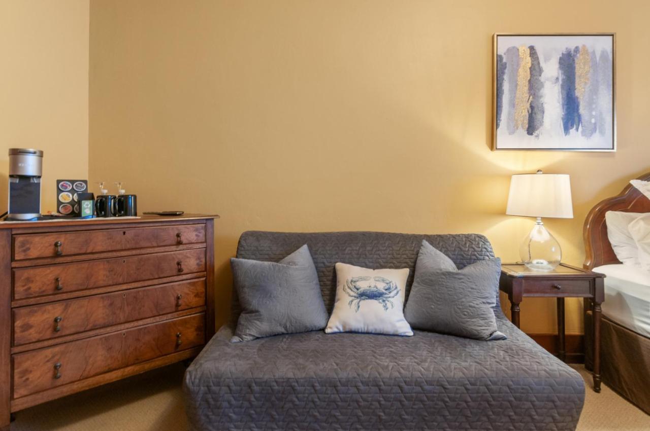 Casa Grande Inn & Suites ペンティクトン エクステリア 写真