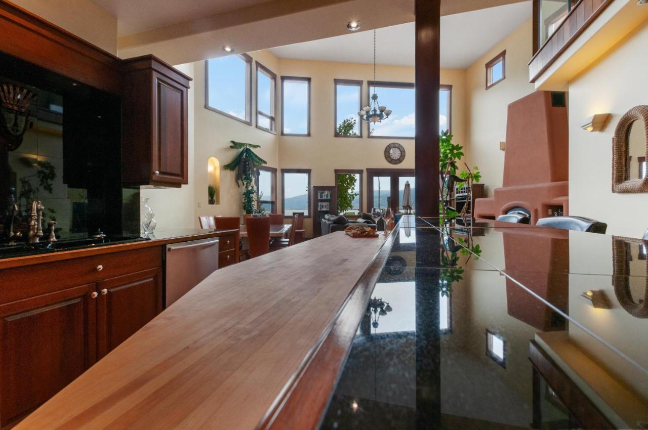 Casa Grande Inn & Suites ペンティクトン エクステリア 写真