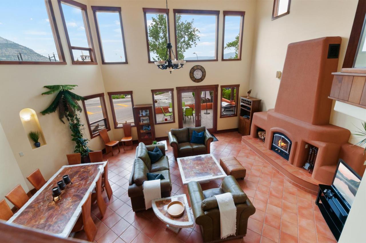 Casa Grande Inn & Suites ペンティクトン エクステリア 写真