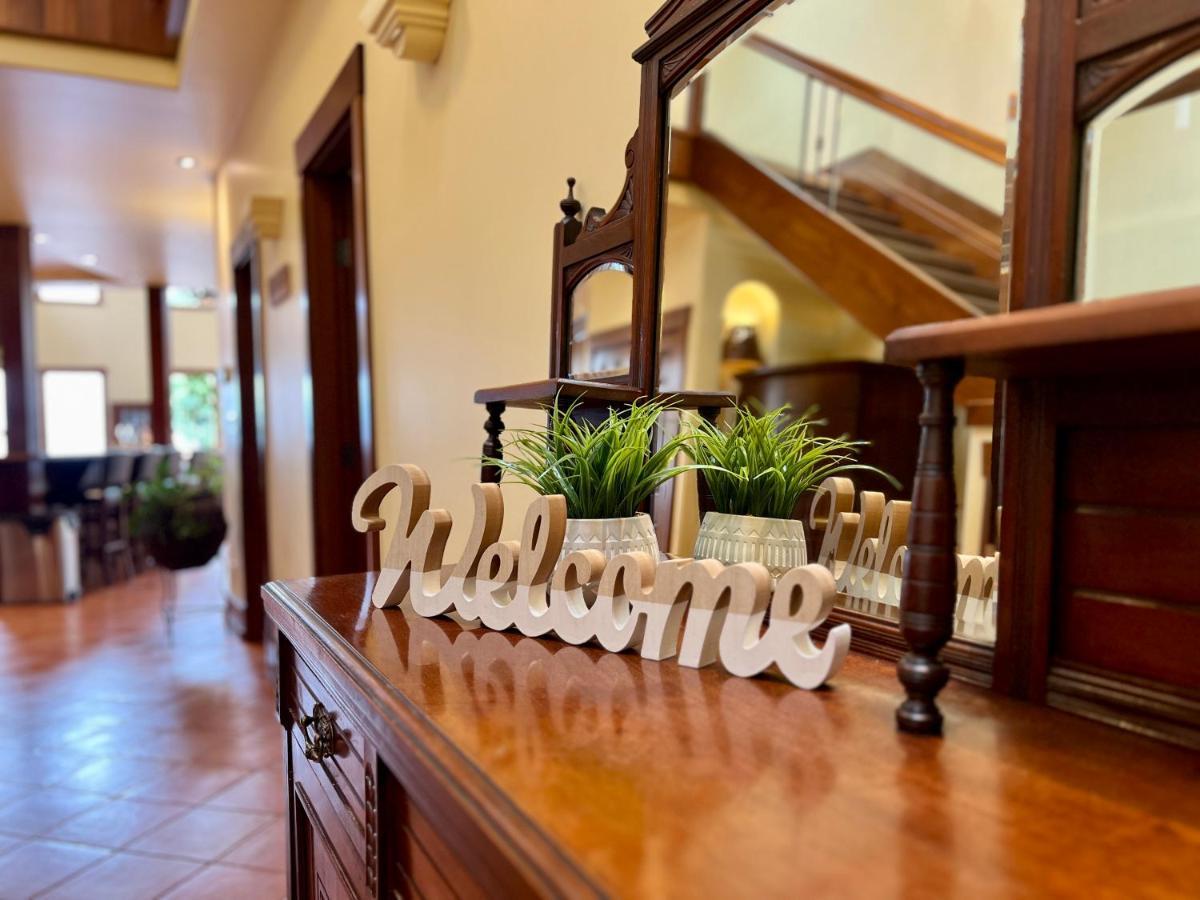 Casa Grande Inn & Suites ペンティクトン エクステリア 写真