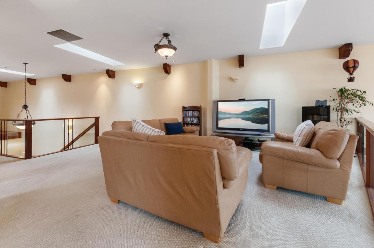 Casa Grande Inn & Suites ペンティクトン エクステリア 写真