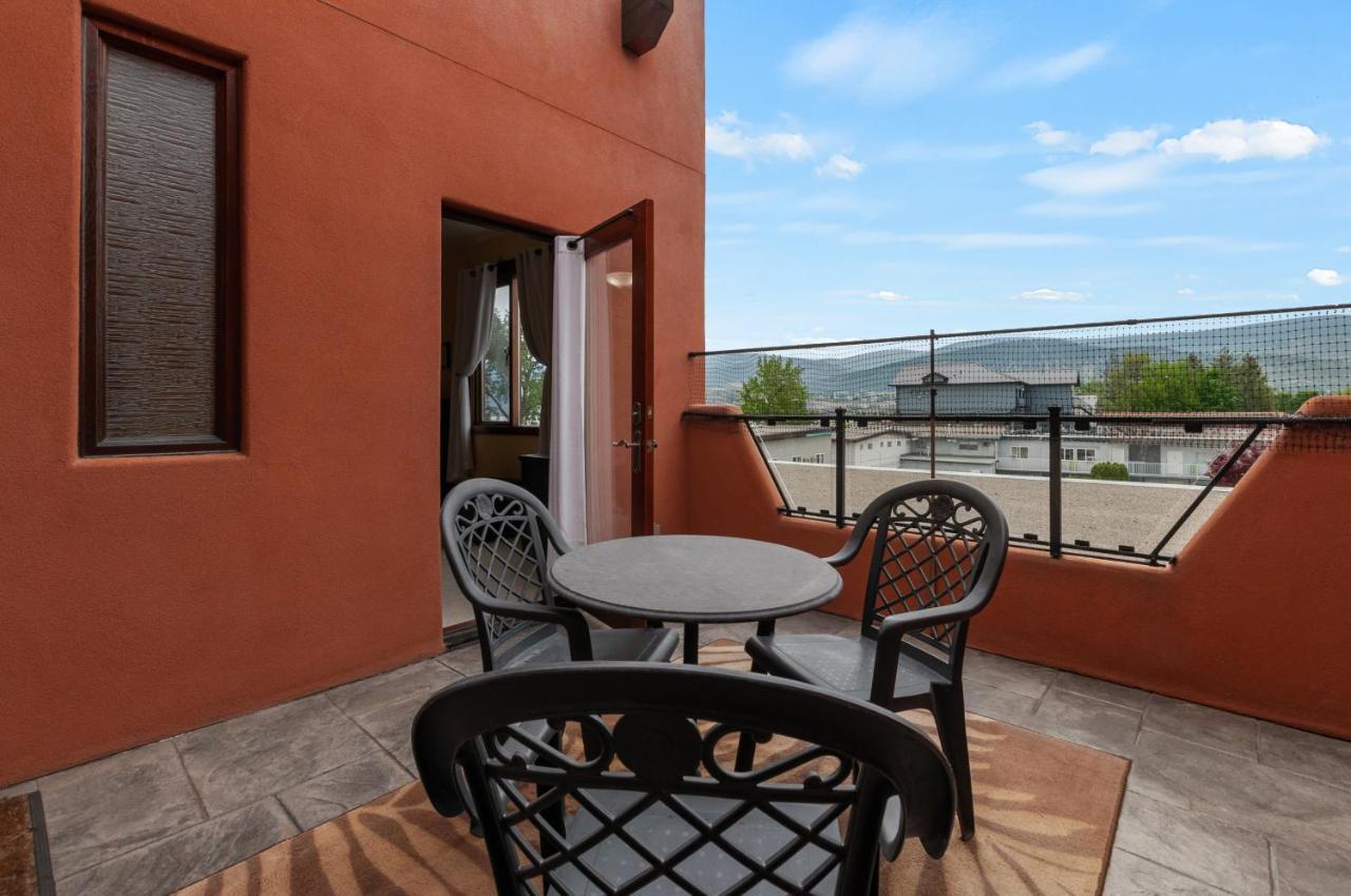 Casa Grande Inn & Suites ペンティクトン エクステリア 写真
