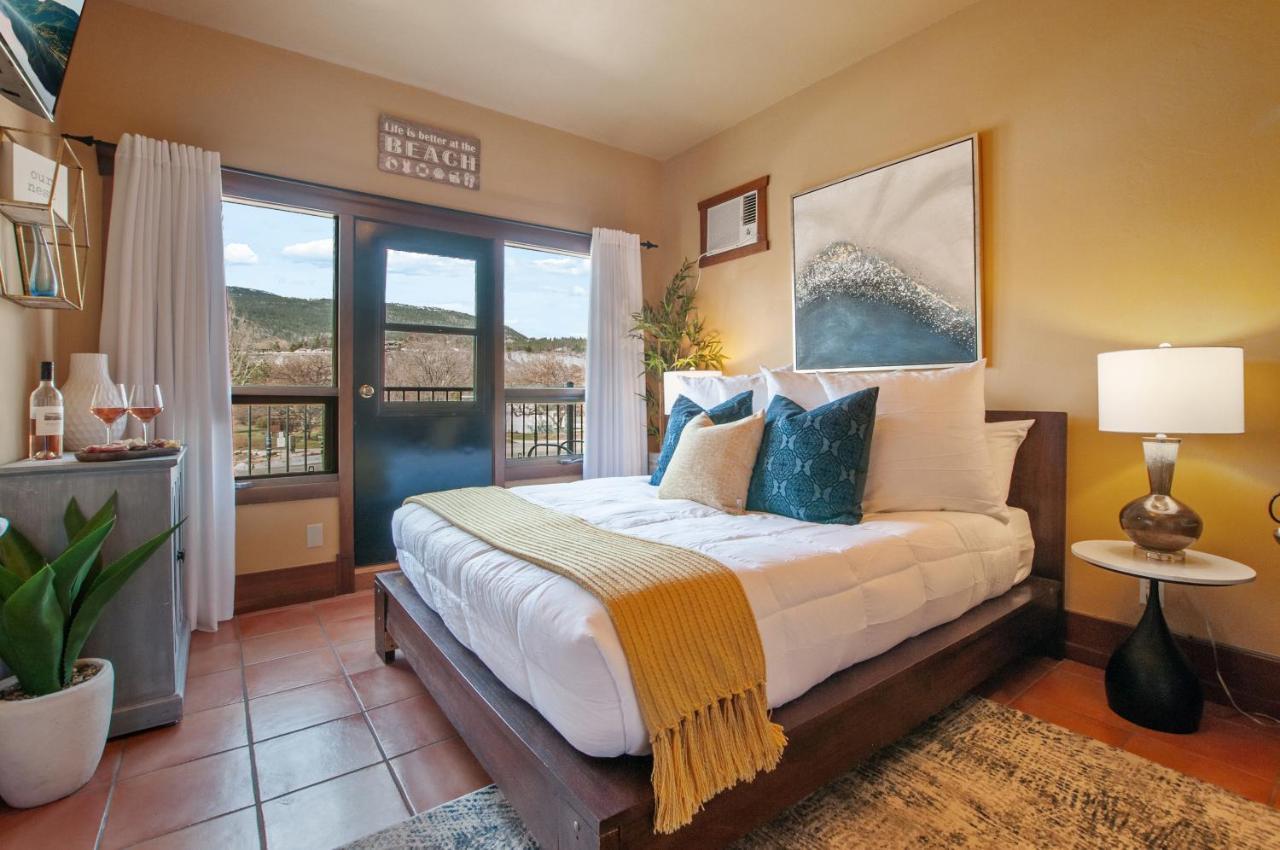 Casa Grande Inn & Suites ペンティクトン エクステリア 写真