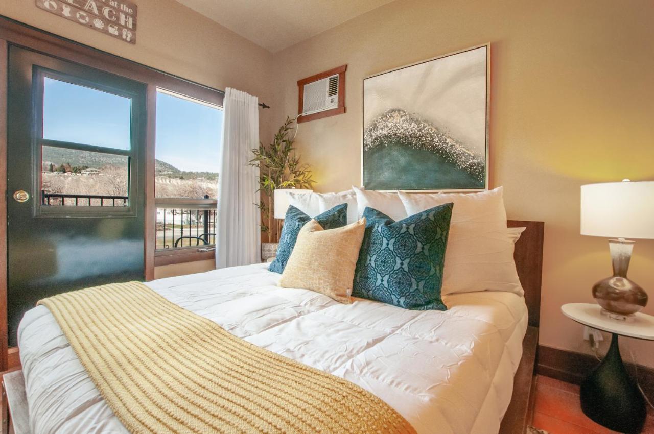 Casa Grande Inn & Suites ペンティクトン エクステリア 写真