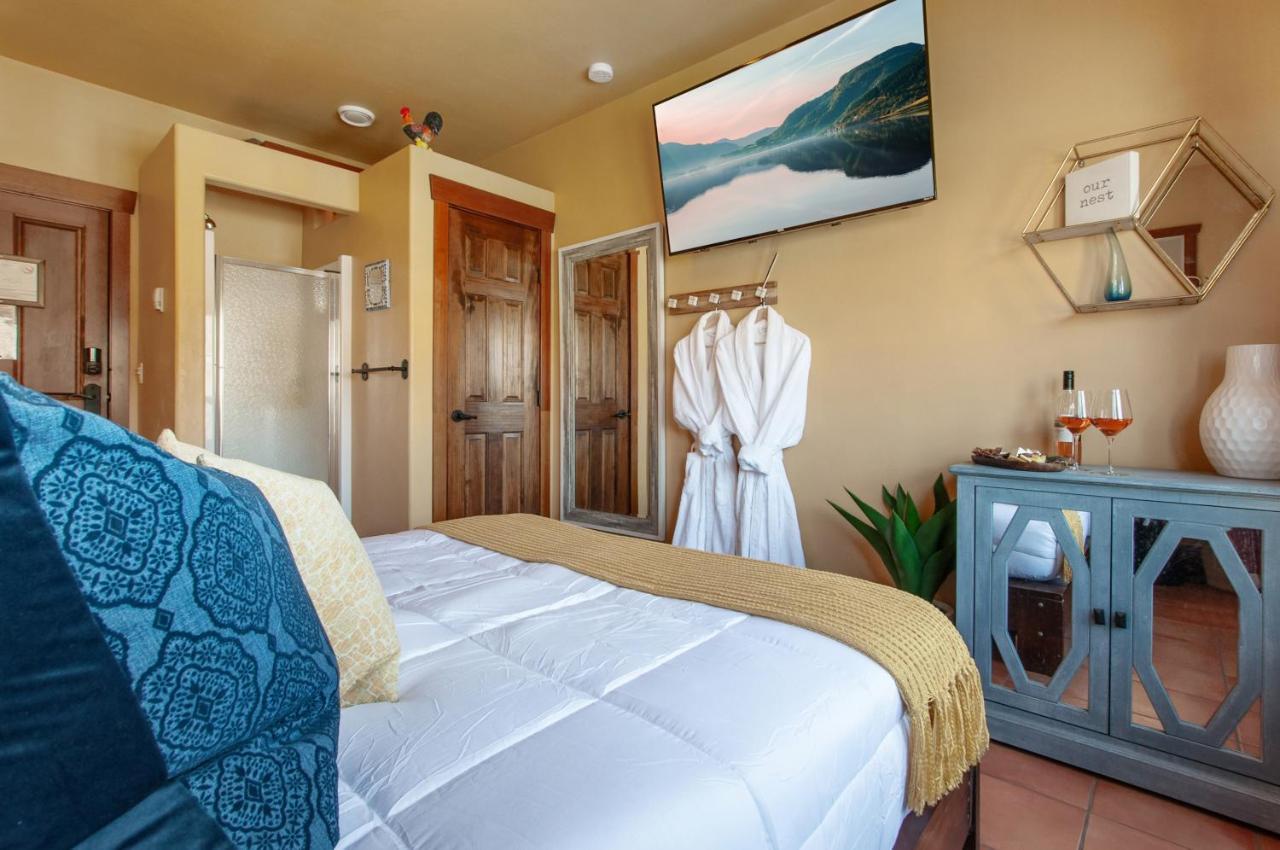 Casa Grande Inn & Suites ペンティクトン エクステリア 写真